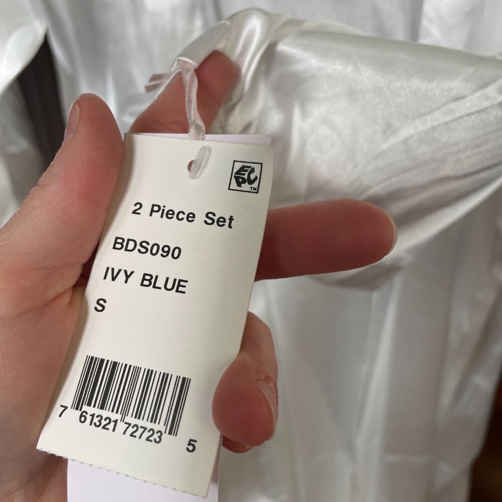 NWT  Bride Robe - Picture 15 of 16